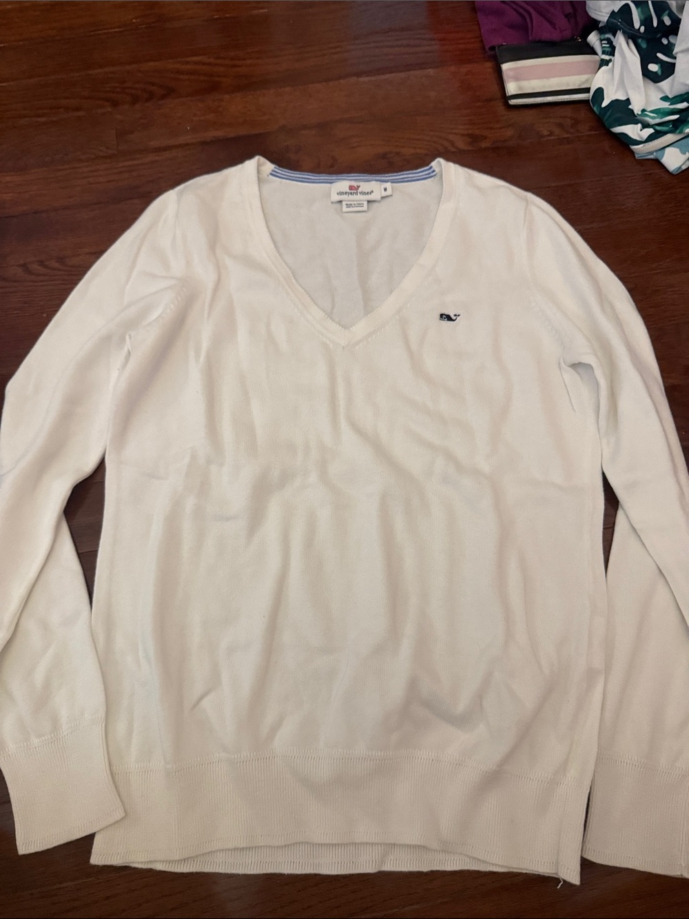 Vineyard Vines Women’s White V-Neck Sweater with Navy Whale